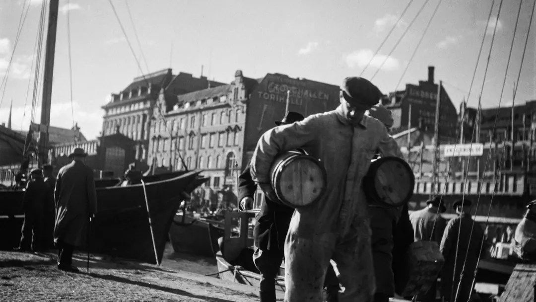 Customers and vendors at Helsinki's Baltic Herring Market in 1949
