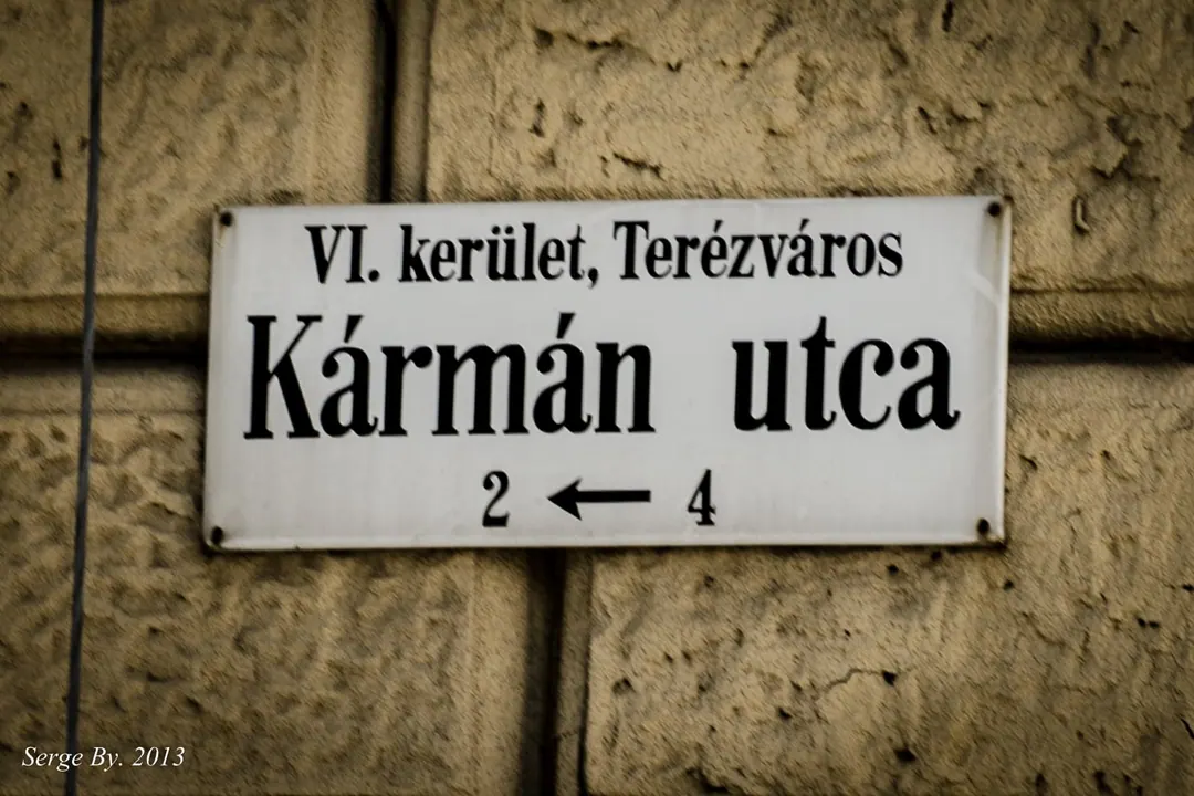 An enamel street sign in Budapest reading Kármán utca