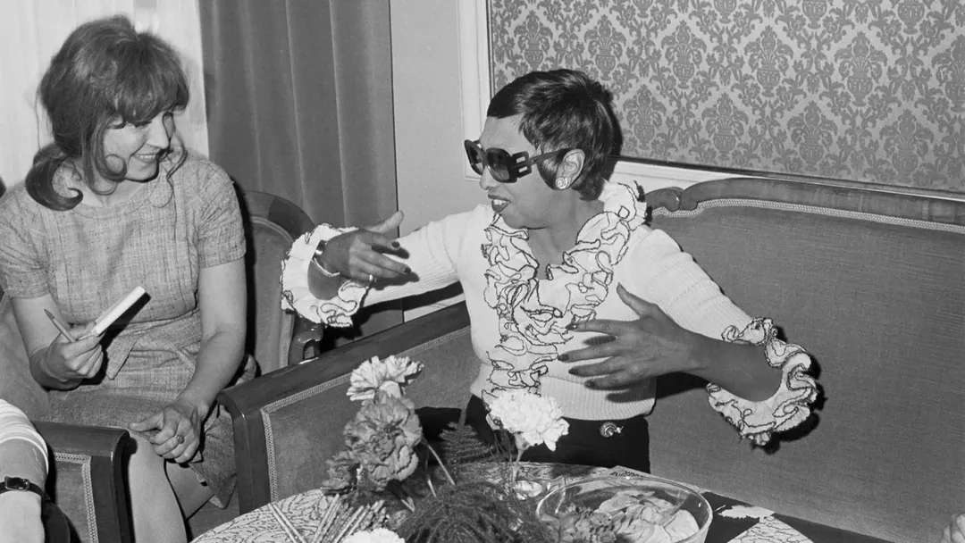 Josephine Baker speaking with reporters in Helsinki in 1972