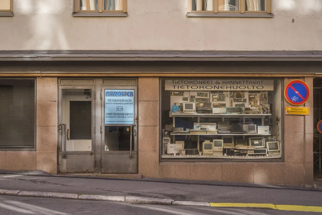 The shopfront of a computer shop on Pursimiehenkatu in Helsinki