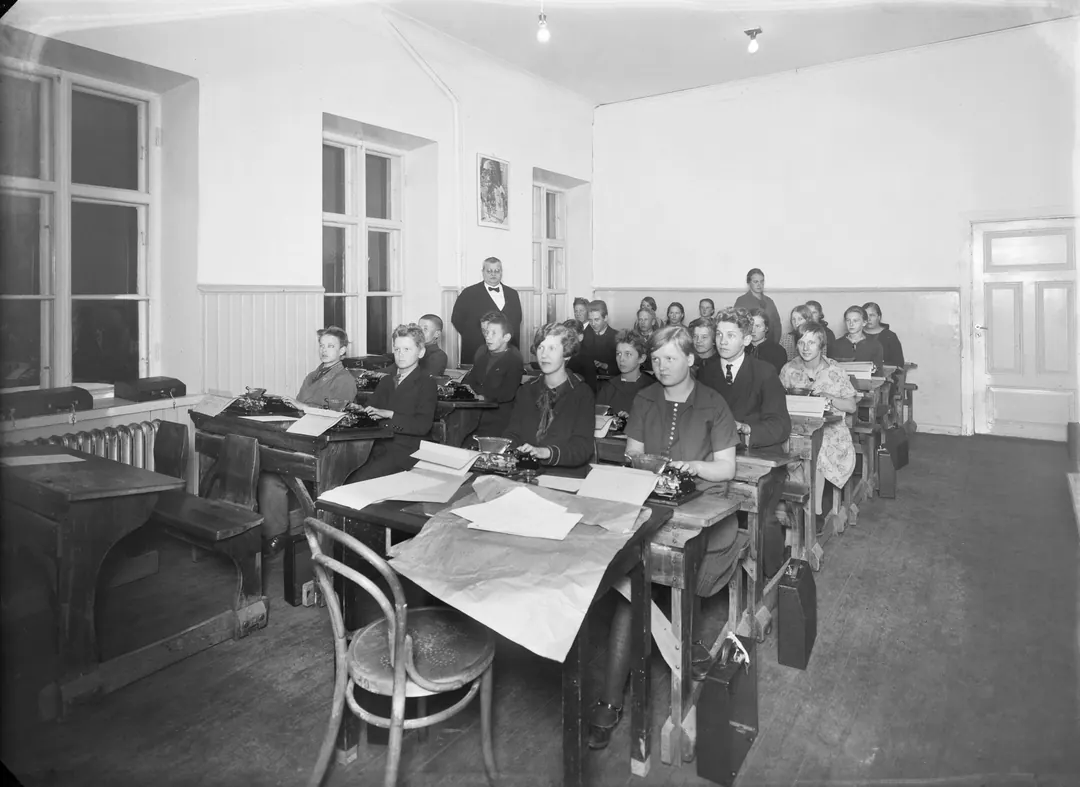A typing lesson at the Suomalainen lyseo in Helsinki, a room of pupils at machines